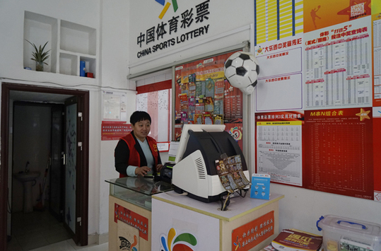 船舱内的船长以及其他船员见到这一幕，一个个吓的魂飞魄散，船长吓的浑身抽搐，死死的推着动力操控杆，脱口吼道：这船怎么走的这么慢。